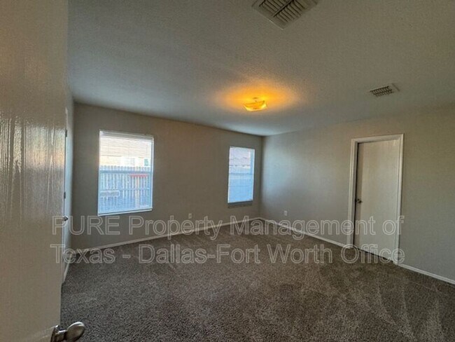 Building Photo - 500 Brookbank Dr