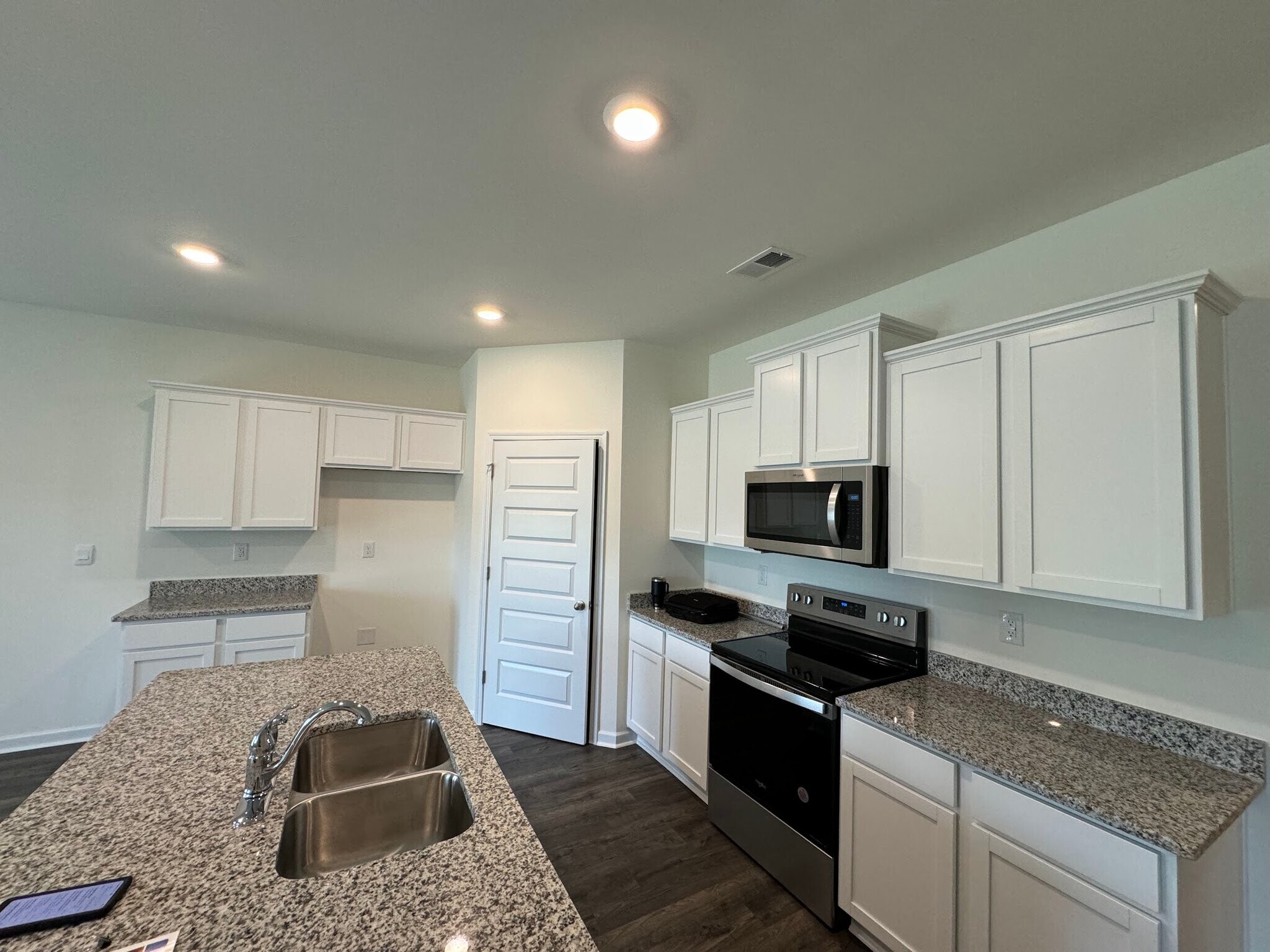 Building Photo - 163 Champlain Rd