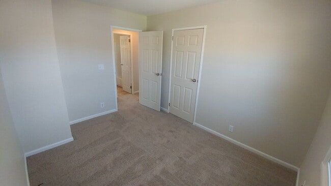 Building Photo - 3 Bedroom 1 Bath Adorable Cape Cod