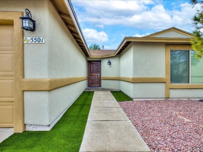 Building Photo - 3 Bedroom 2 Bathroom: Partially Furnished home!! **UNFURNISHED-RENTAL PRICE IS $3,000.00**