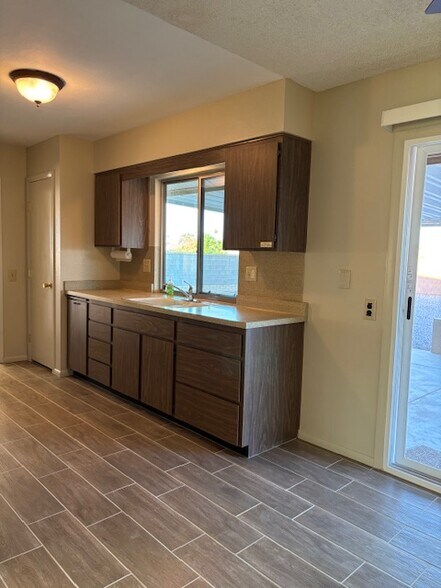Building Photo - 9634 W Briarwood Cir N