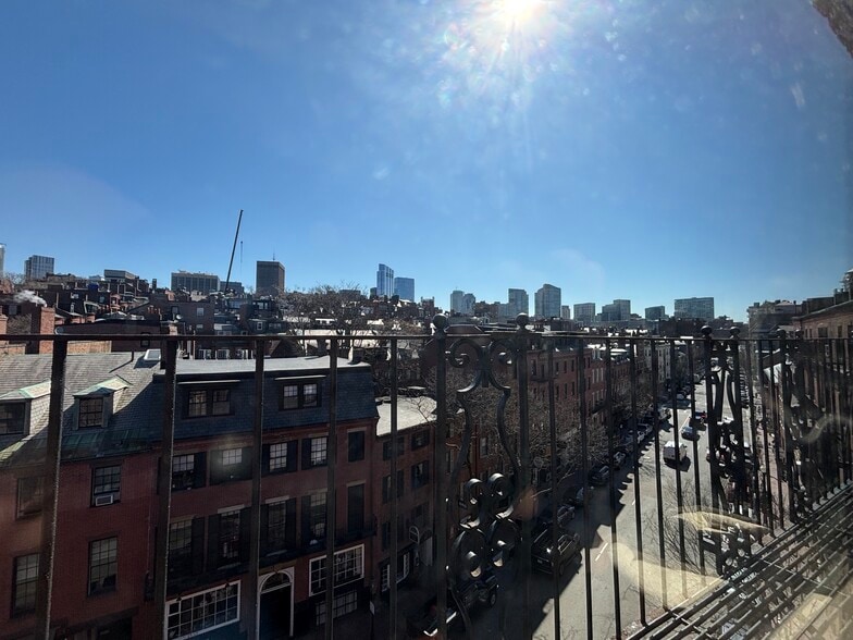 Building Photo - 85 Charles St