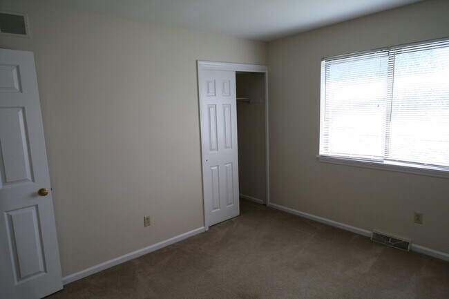 Building Photo - Ranch Home located in Park Hills    260224