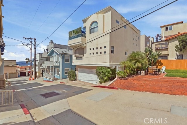 Building Photo - 125 El Porto St