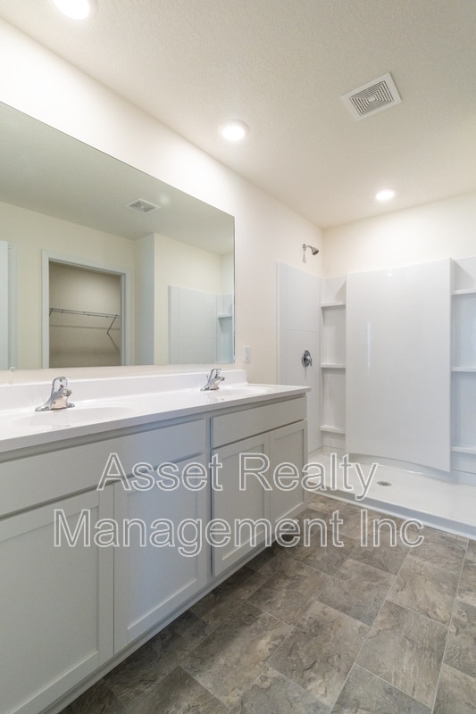 Building Photo - 2019 Southwood Cir