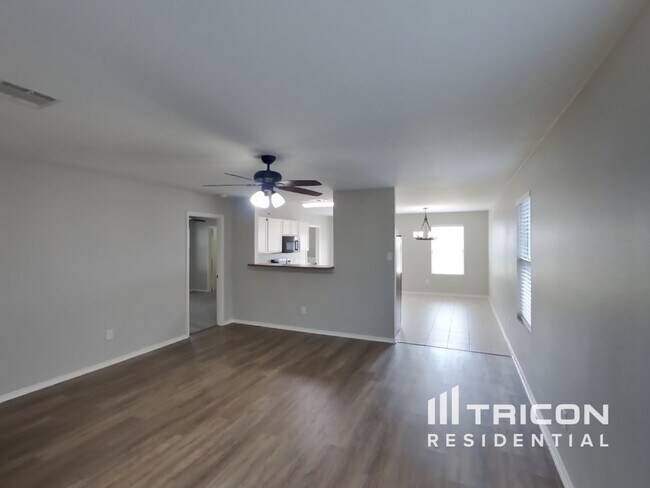 Building Photo - 1617 Village Park Trail