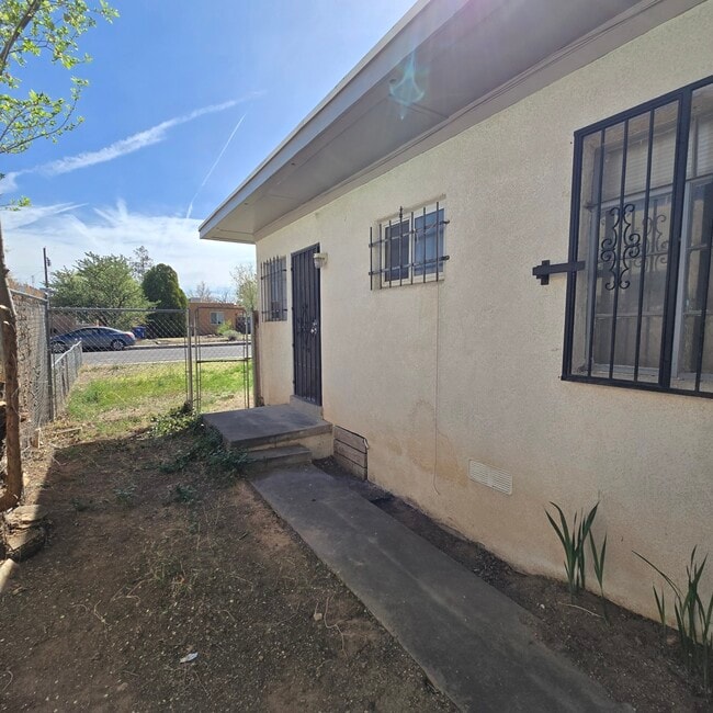 Building Photo - 335 Monroe St NE