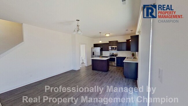 Building Photo - Spacious Home with Fenced Back Yard Convenient to Camp Lejeune