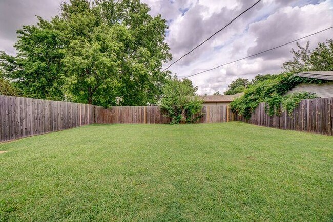 Building Photo - Charming 1920s Home - Fully Renovated | MOVE IN SPECIAL