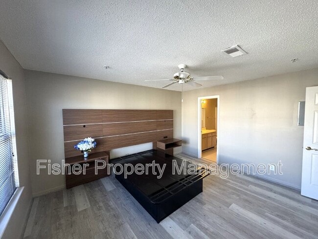 Building Photo - 830 Brassie Ln