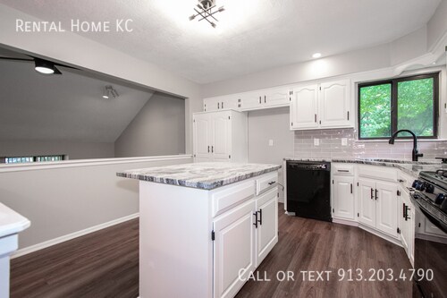 Building Photo - 7920 W 113th Terrace