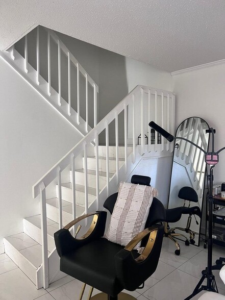 Building Photo - 1700 Embassy Dr