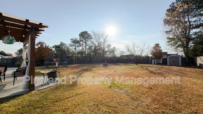 Building Photo - 215 Americana Dr