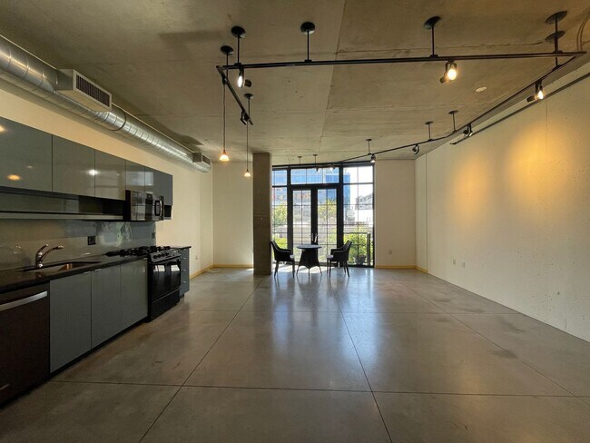 Building Photo - Industrial Highrise Available in the Stree...