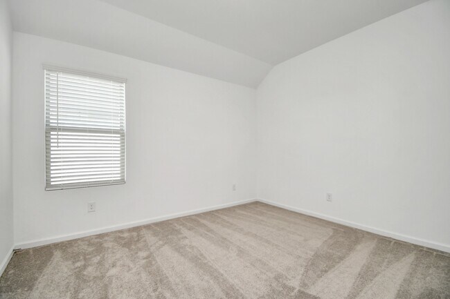 Building Photo - 5535 Holly Hvn Ct