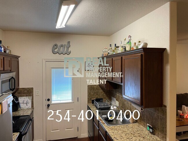 Building Photo - 602 Karey Dr