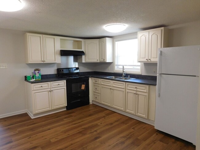 Building Photo - 421 Church Rd