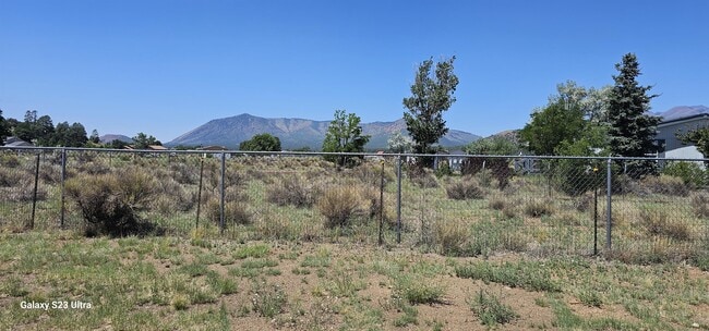 Building Photo - 8475 Selma Ln