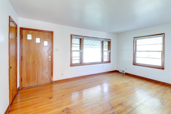 Building Photo - 3 Bedroom house in Champaign-AVAILALBE August 2026