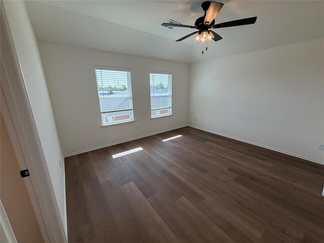Building Photo - 301 Aaran Way