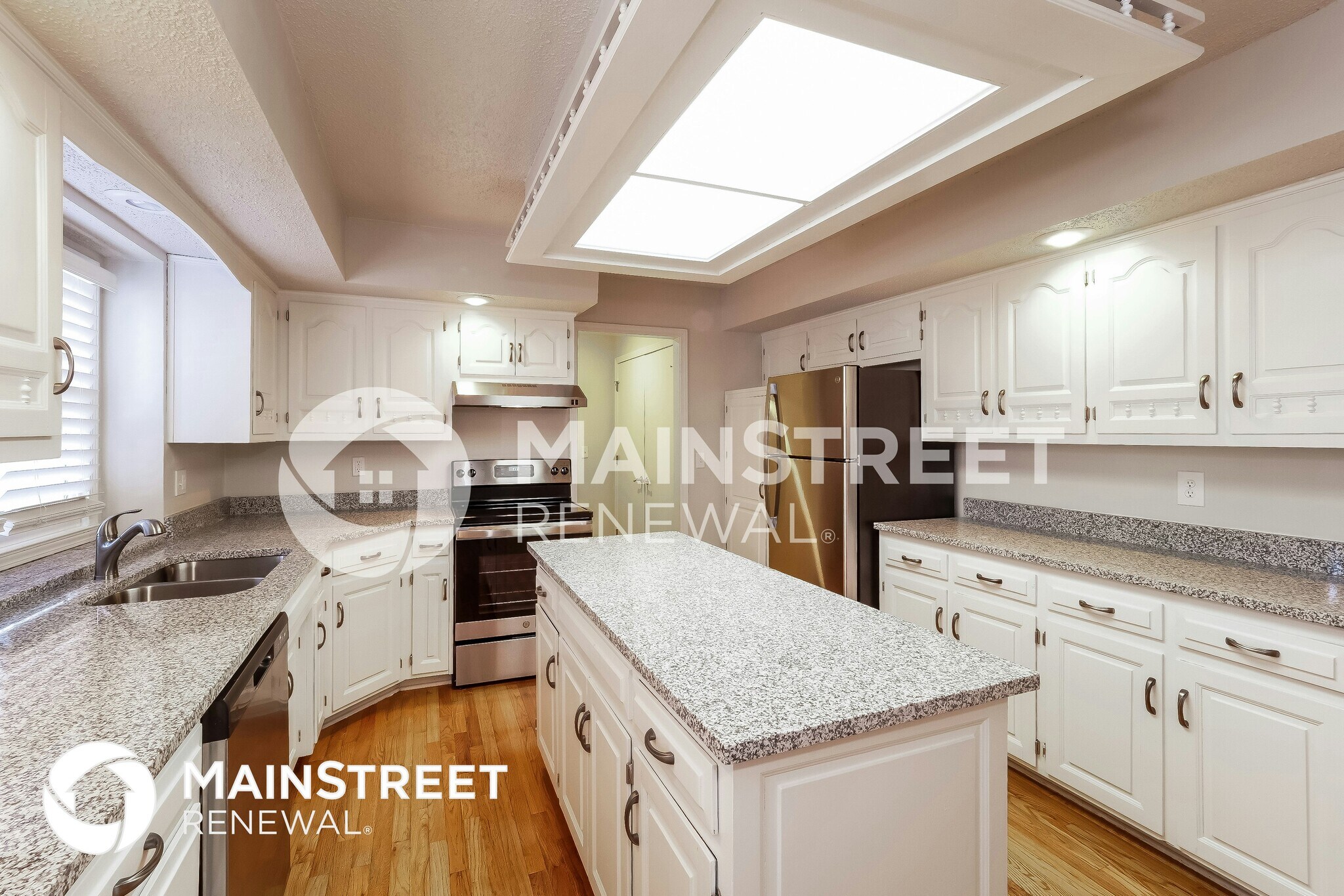 Building Photo - 1122 E Sleepy Hollow Dr