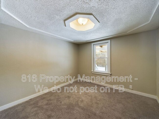 Building Photo - 1013 W South Ave