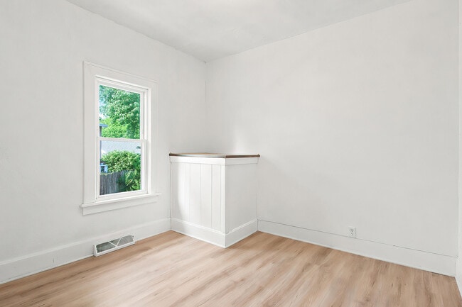 Building Photo - 6929 13th Ave