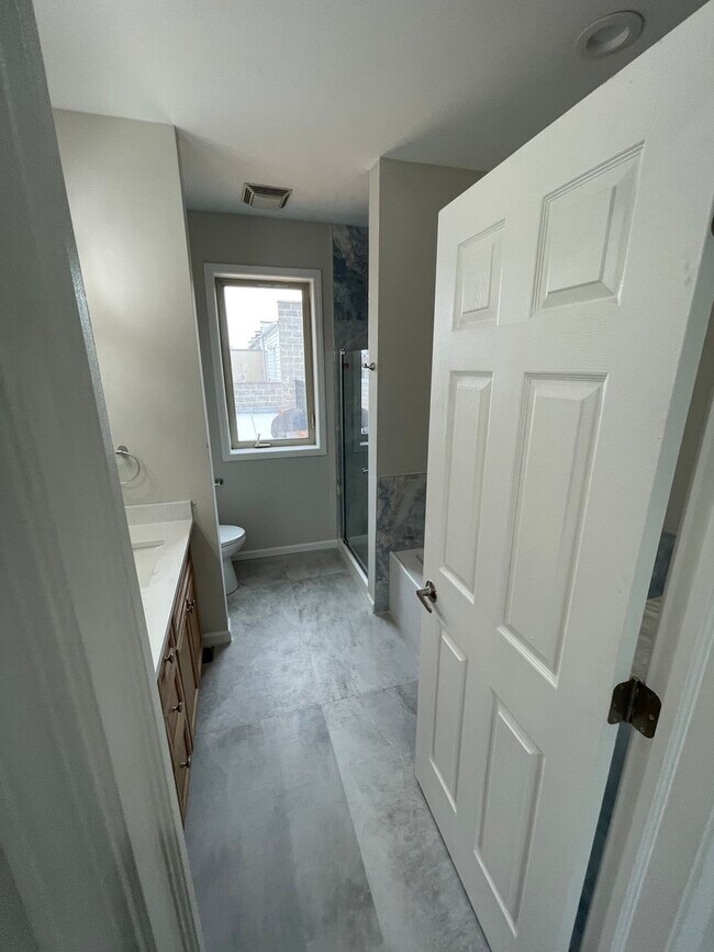 Building Photo - 4559 S King Dr