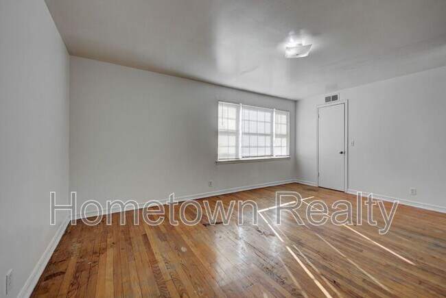 Building Photo - 821 NE 81st St