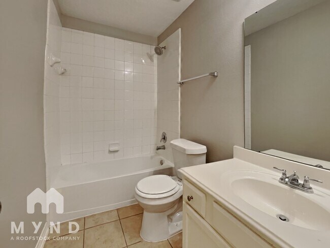 Building Photo - 7014 Crescent Moon Dr