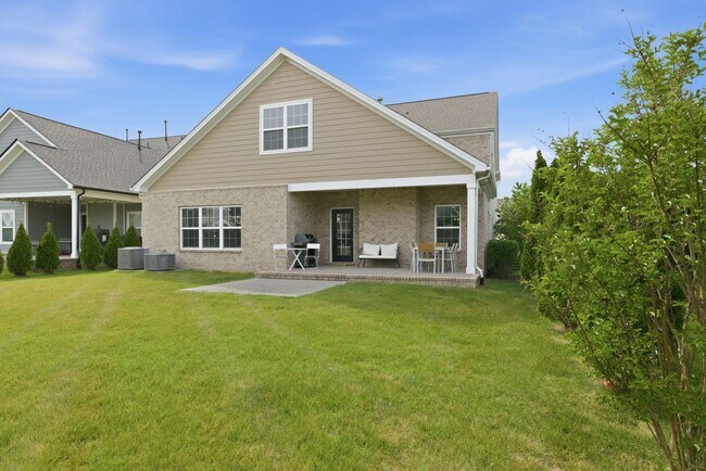 Building Photo - Luxury Executive Living in Sought-After Franklin Community