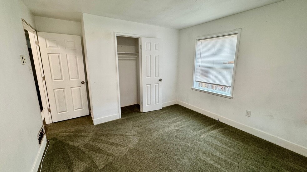 Building Photo - 505 Linden Dr