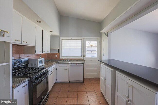 Building Photo - 6705 Maurleen Rd