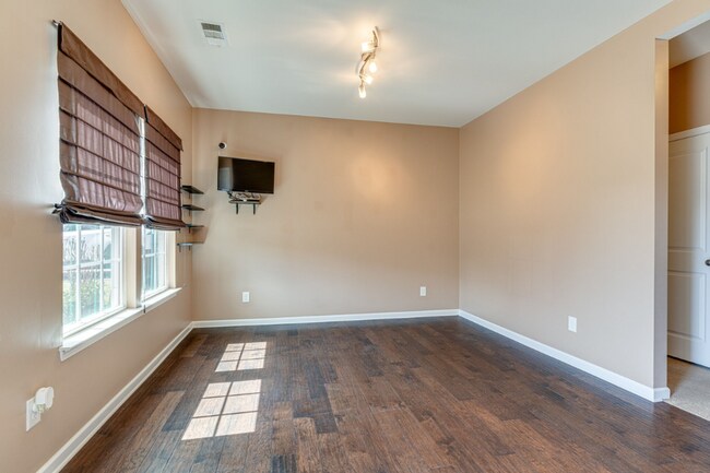 Building Photo - 309 Parmley Ln