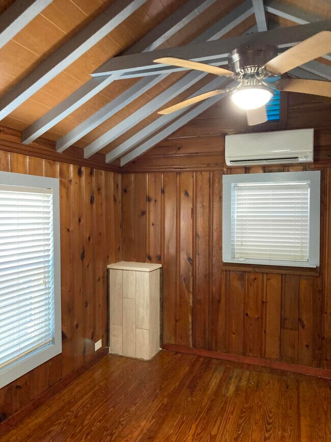 Building Photo - 824 35th St