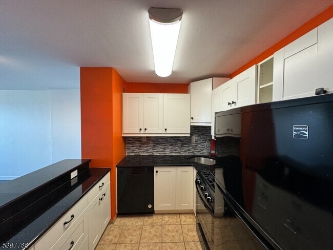 Building Photo - 285 Aycrigg Ave