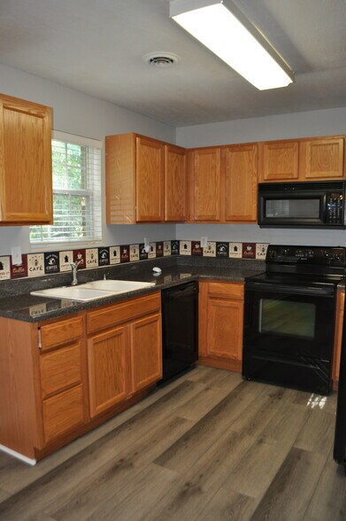 Building Photo - 3246 Mountain Spring Way