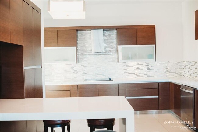 Building Photo - 2012 S 48th St