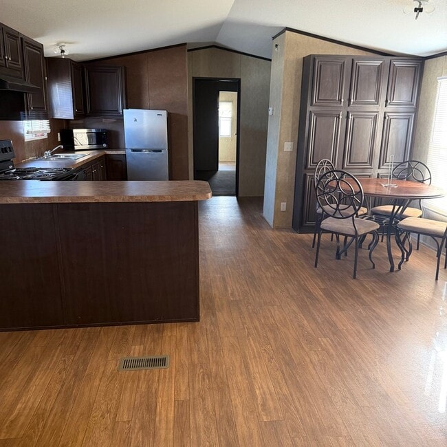 Building Photo - 815 W 40th St