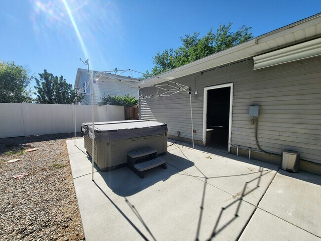 Building Photo - 1409 W 8660 S