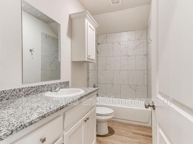 Building Photo - 3703 N Divis Ave