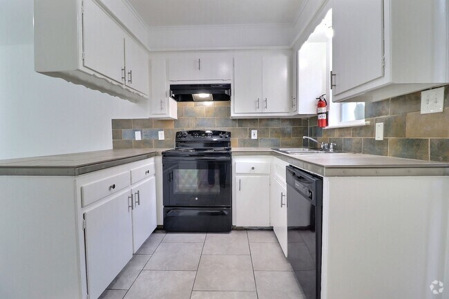 Building Photo - 6120 S Madison Plz