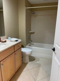 Building Photo - 415 E Romana St