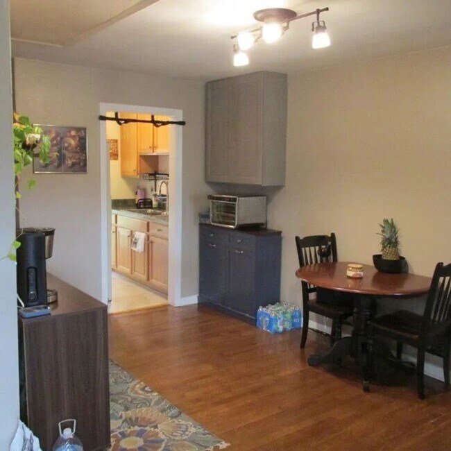 Building Photo - Malvern Road Duplex