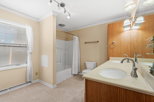 Building Photo - Plymouth