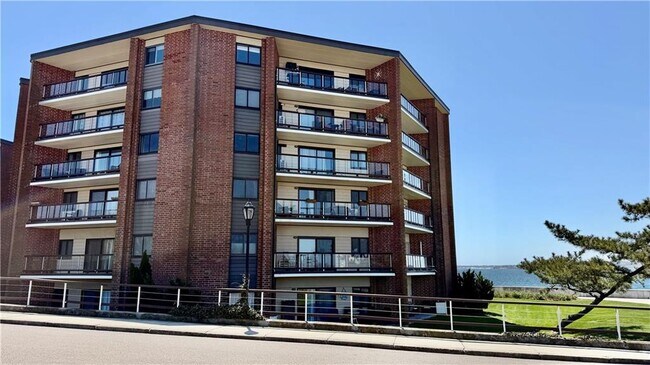 Building Photo - 1302 Capella S