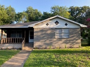 Building Photo - 924 W Gandy St