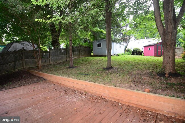 Building Photo - 10647 Maple St