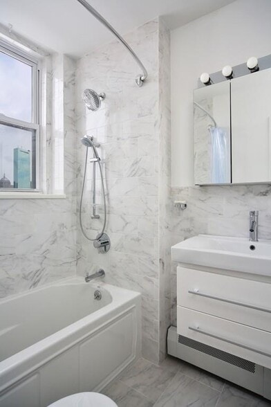 Admire the city from the shower - 483 Beacon St