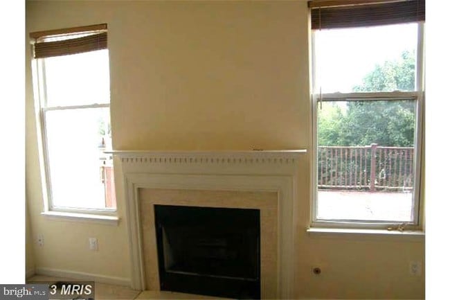 Building Photo - 21505 Trowbridge Square